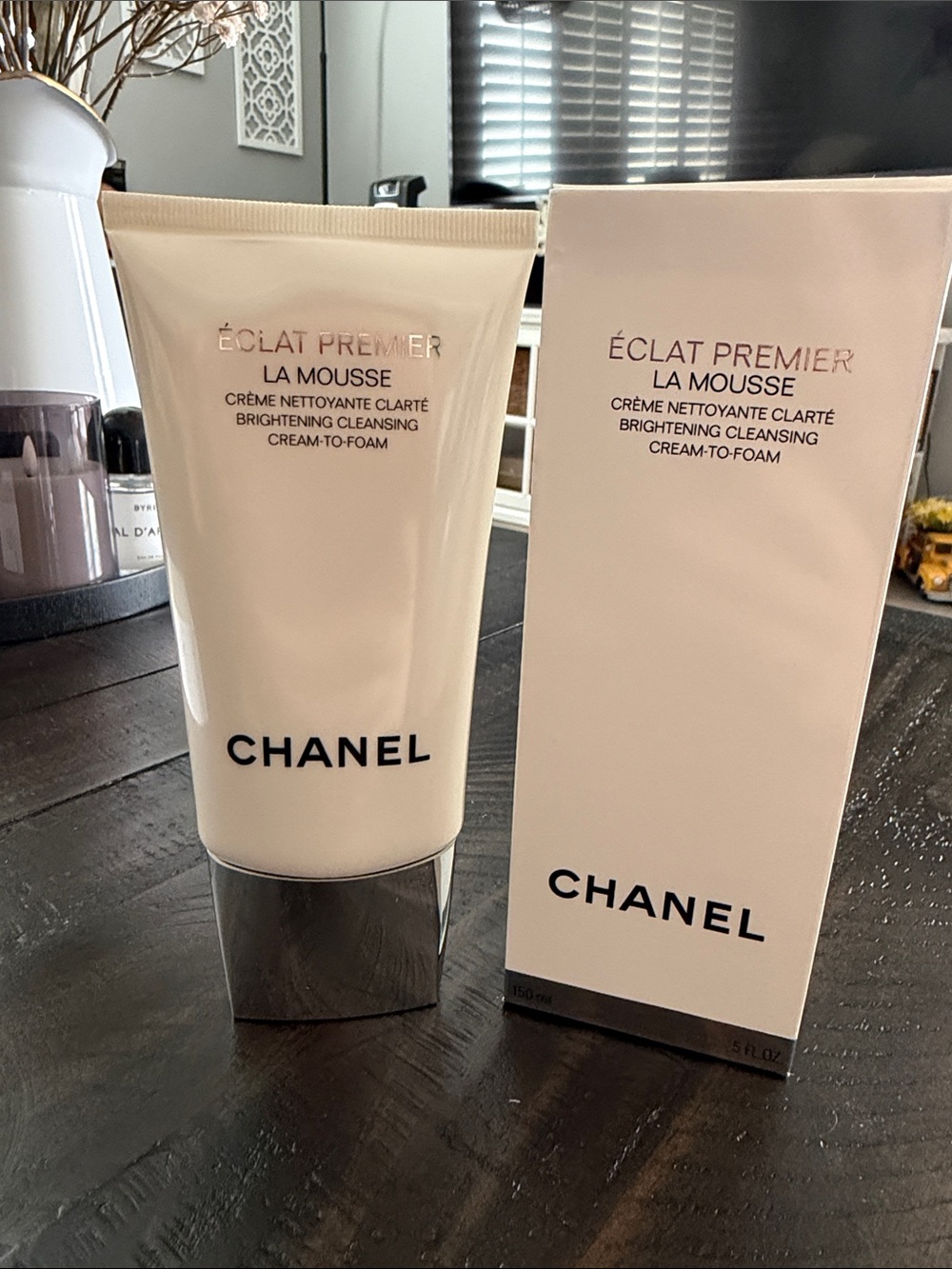 CHANEL Éclat Premier La Mousse Brightening Cleanser - White and Silver
